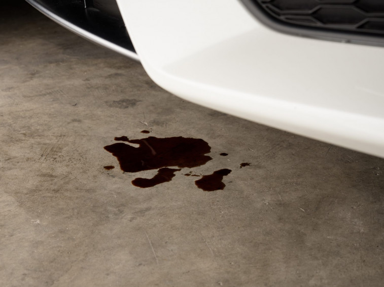 How to identify an oil leak in your salvage car