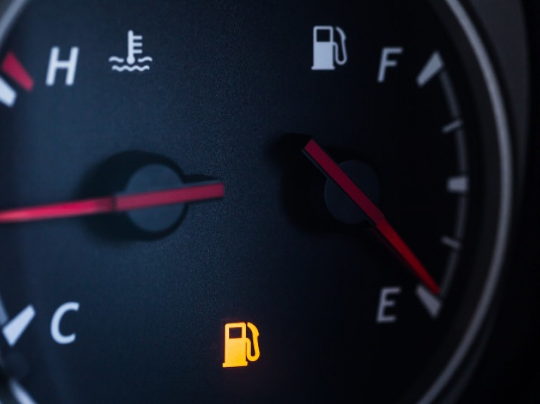 Here’s why you shouldn’t drive around with your fuel light on